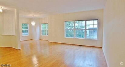 Building Photo - 1310 Grandview Ct