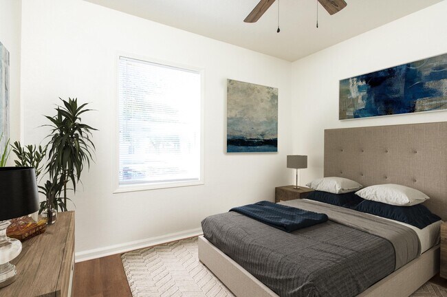 Foto del edificio - 736-742 Sylvan Ln