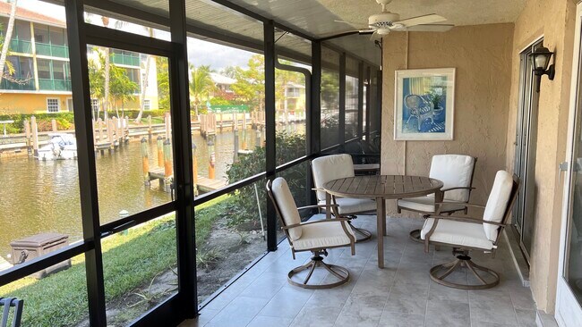 En el canal con muelle para barcos - 1517 Chesapeake Ave