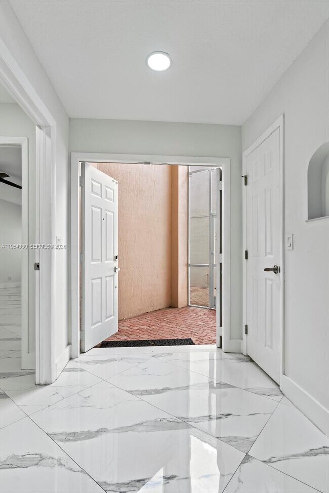 Foto del edificio - 6357 Brava Way