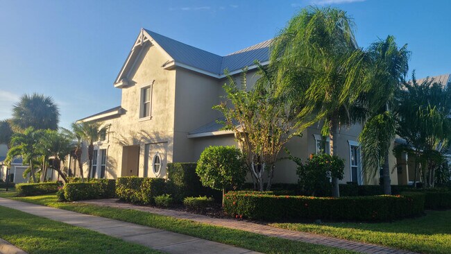 Building Photo - 10499 SW West Park Ave