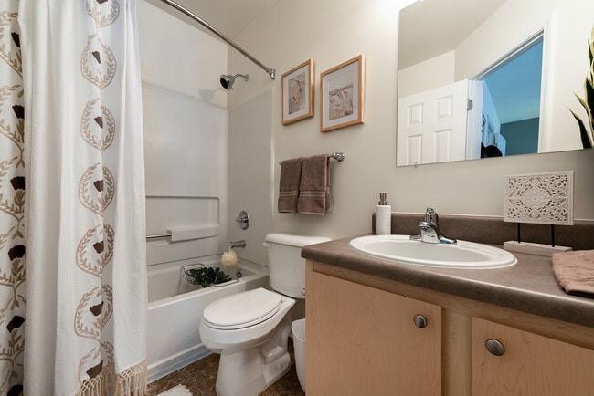 Building Photo - Fords Pointe Apartments and Townhomes