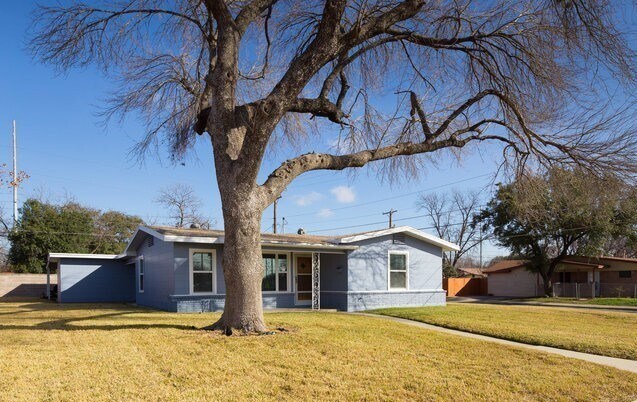 Building Photo - 303 Schmeltzer Ln