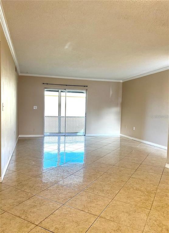 Foto del edificio - 1000 Lake of the Woods Blvd