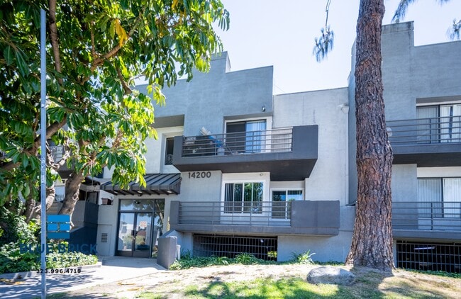 Building Photo - 14200 Victory Blvd