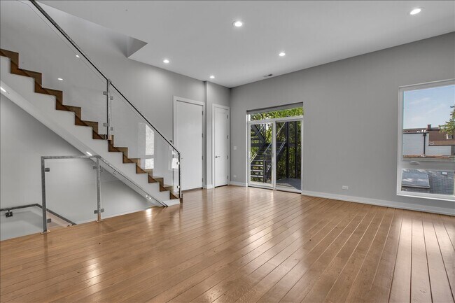 Foto del edificio - 1821 W Armitage Ave