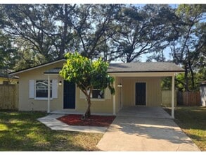 Building Photo - 2522 Poinsetta Ave