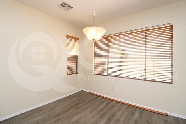 Foto del edificio - 4256 E Baylor Ln