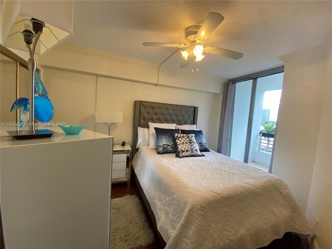 Building Photo - 3600 Mystic Pointe Dr