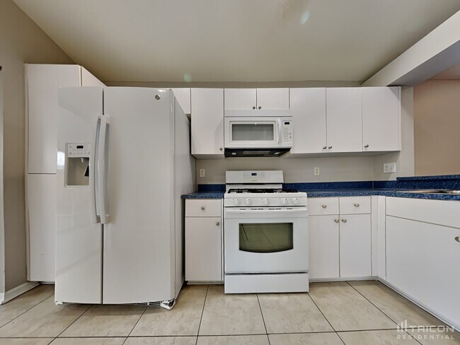 Foto del edificio - 24633 Laurel Ridge Dr