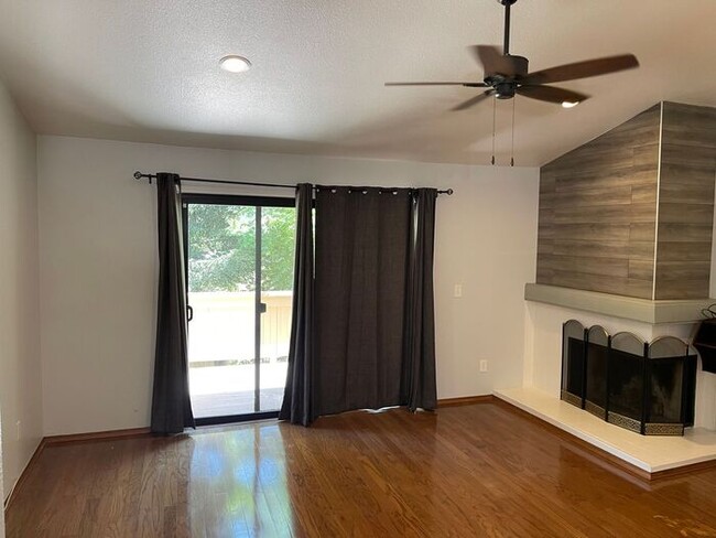 Building Photo - North Modesto 1 Bedroom 1 Bathroom Condo