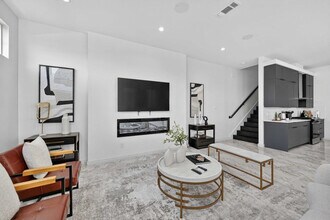 Building Photo - 2926 El Fenice Ln