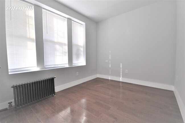 Building Photo - 217 E 92nd St