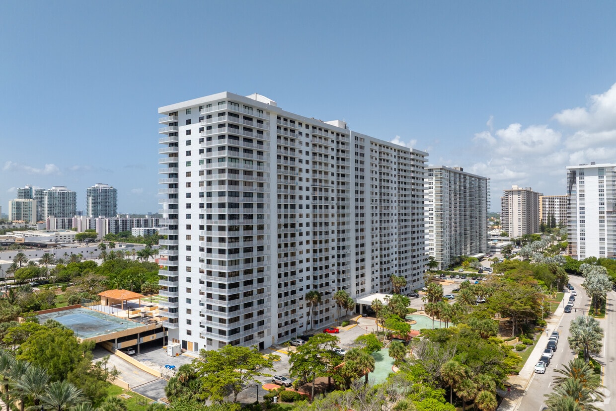 Primary Photo - Winston Towers 600