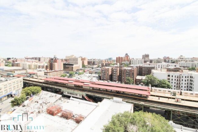 Foto del edificio - 1 bedroom in BRONX NY 10453