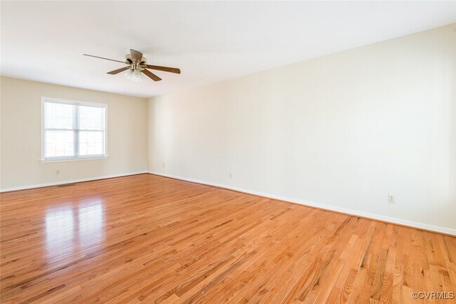 Building Photo - 13812 Sycamore Village Dr
