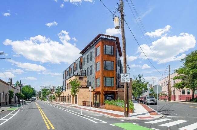 Building Photo - 305 Webster Ave