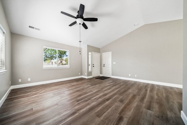Building Photo - 3/2 Fully Updated with Fenced Yard/Dog Friendly/ Close to Everything central Redding