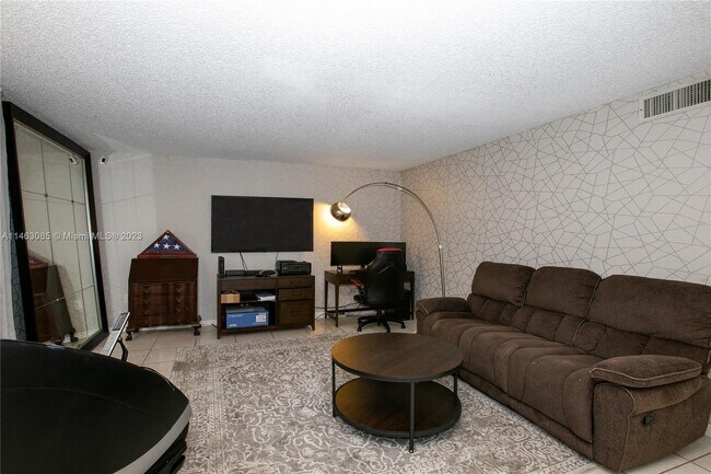 Foto del edificio - 20301 NE 30th Ave