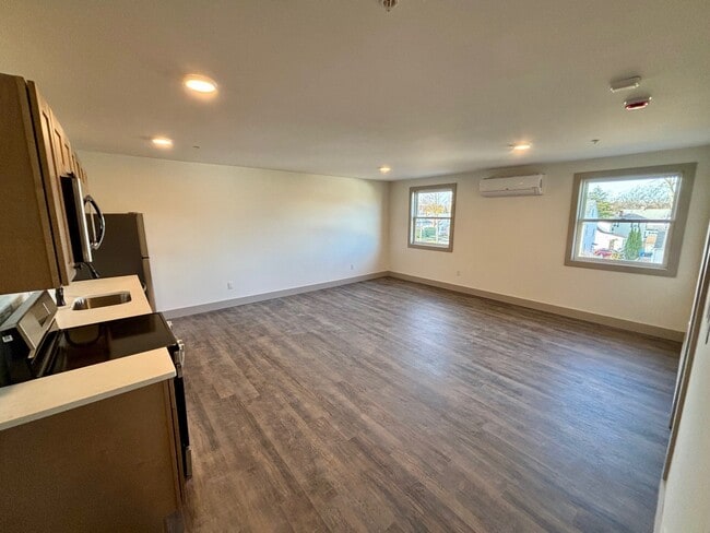 1 habitación, 1 baño - Sala de estar - 747 Pontiac