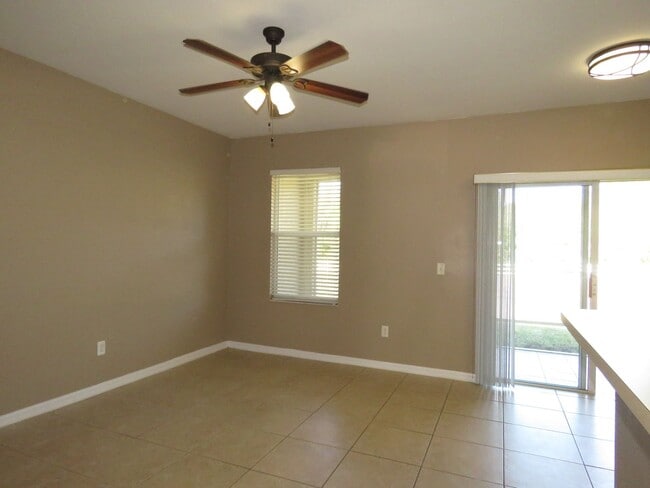 Building Photo - Townhouse 3Bed 2.5 bath Avail June 6th, 2025