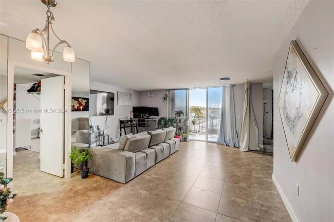 Foto del edificio - 2750 NE 183rd St