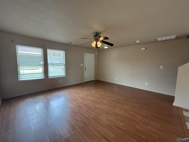 Foto del edificio - 115 Farmington Dr