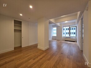 Building Photo - 50 Murray St