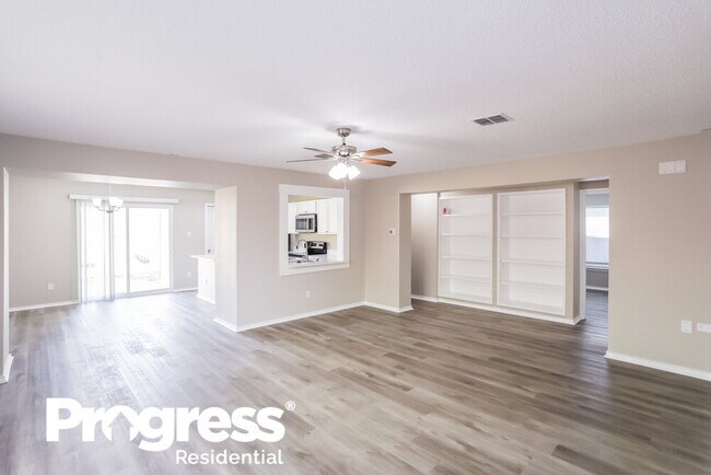 Foto del edificio - 10124 Chapel Ridge Dr