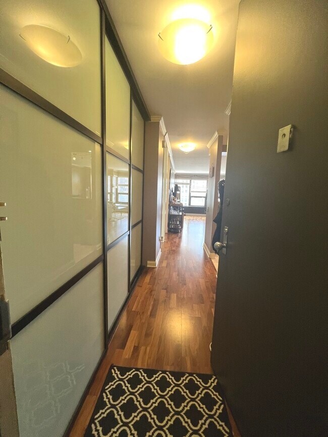 Foto del edificio - 30 E Huron St