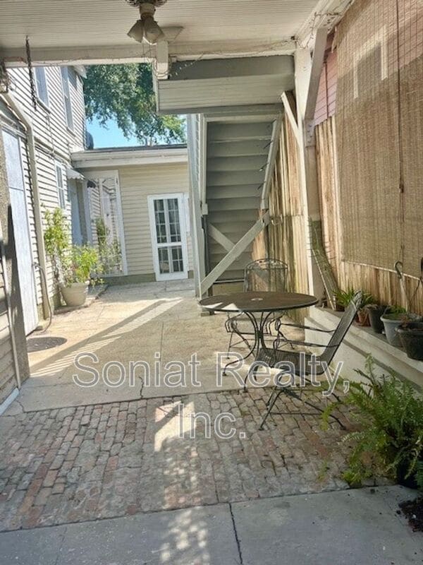 Building Photo - 815 Dante St