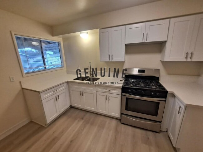 Building Photo - Cameo Ln Four-Plex