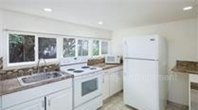 Building Photo - 1731 Algaroba St