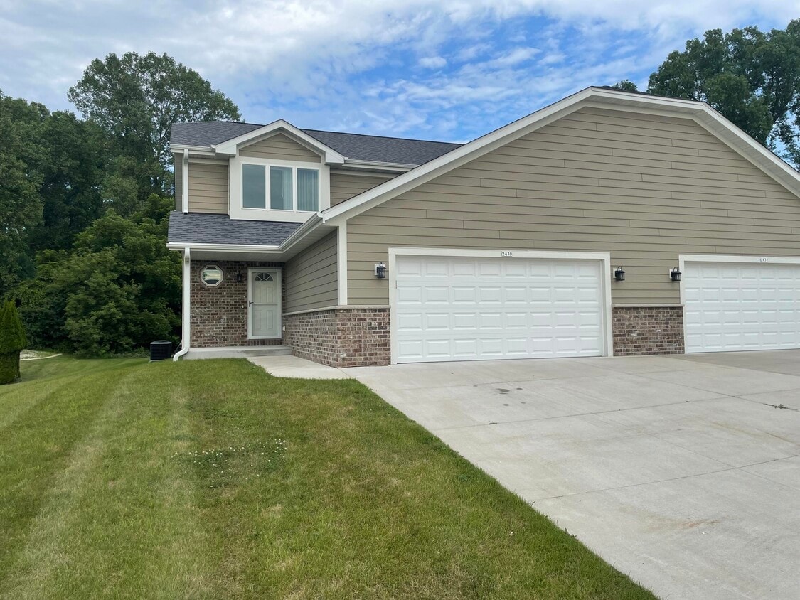 Primary Photo - 2439 Parkfield Dr