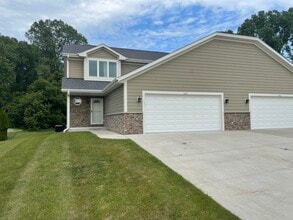 Building Photo - 2439 Parkfield Dr