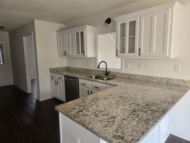 Foto del edificio - Gorgeous Corner Lot Arlington Home For Rent