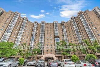 Building Photo - 5904 Mt Eagle Dr