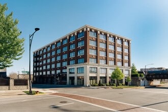 Building Photo - 2620 W Washington Blvd Building Photo - 2620 W Washington Blvd