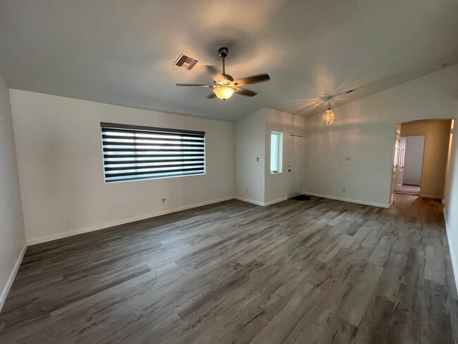 Building Photo - 4 BEDROOM POOL HOME!
