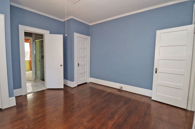 Foto del edificio - Charming 3 Bedroom, 2 Bath Brick Bungalow ...