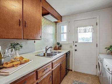 Foto del edificio - 2 Bed and 1 bath charming and move-in-ready home