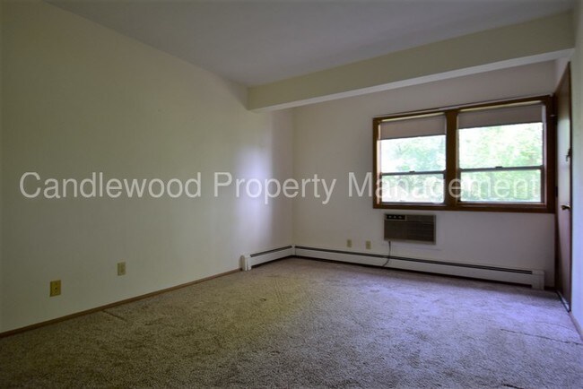Building Photo - 521 2nd St S
