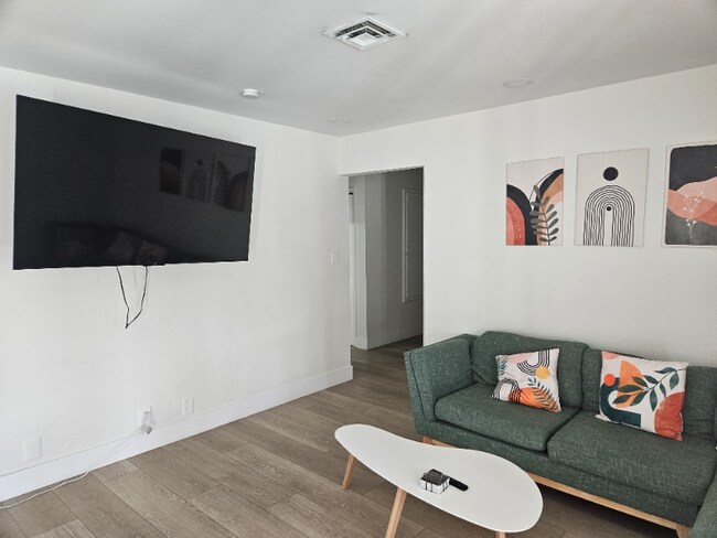Foto del edificio - 105 Marigold Ln