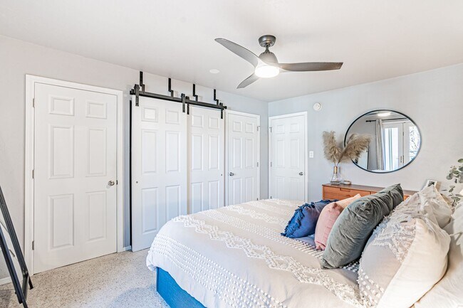 Foto del edificio - Vibrant 2 Bed 1 Bath Condo with Reserved S...