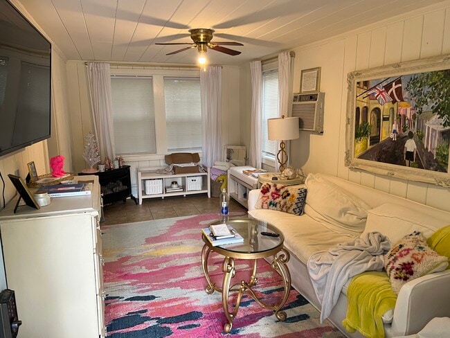 Building Photo - 340 E Thach Ave