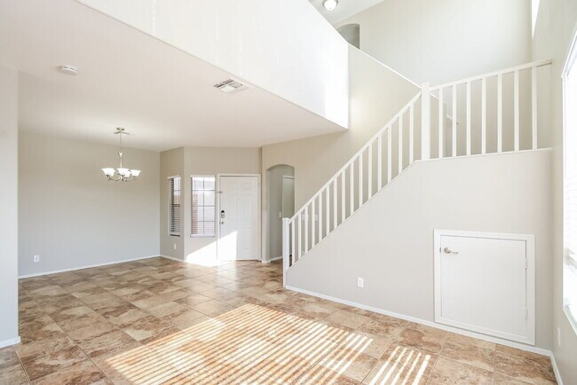 Foto del edificio - 1410 E June St