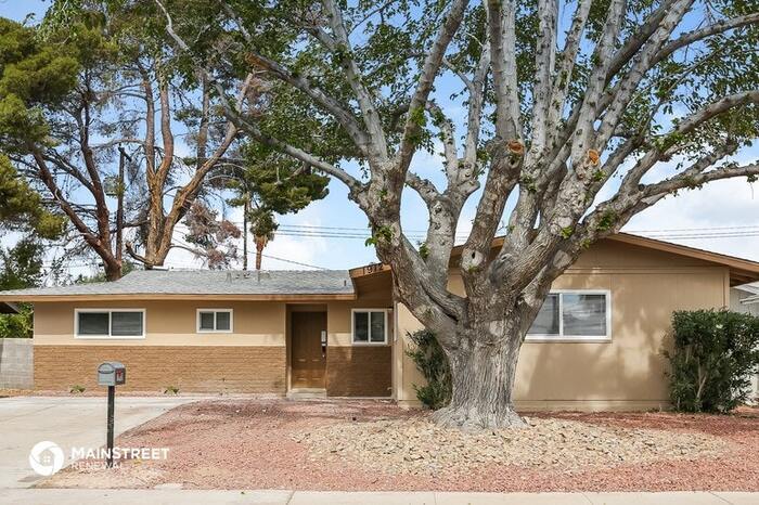 Primary Photo - 1912 FONTANA AVE, LAS VEGAS, NV 89106