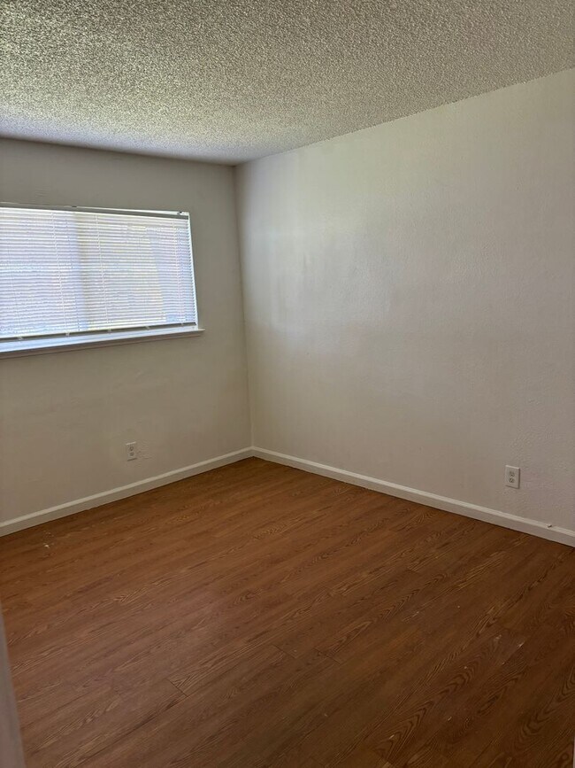 Foto del edificio - 3 B/R  1 B/A house in Gridley. AVAILABLE NOW!