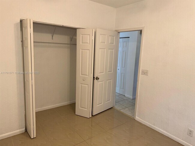 Foto del edificio - 5201 SW 31st Ave