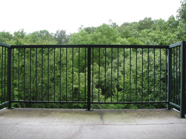 Foto del edificio - Condominium in The Oaks of Holiday Hills R...
